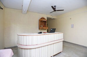 Reception - OYO 19971 Hotel New Urvashi (Hajipur)