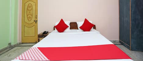 In-room safe, iron/ironing board, free WiFi