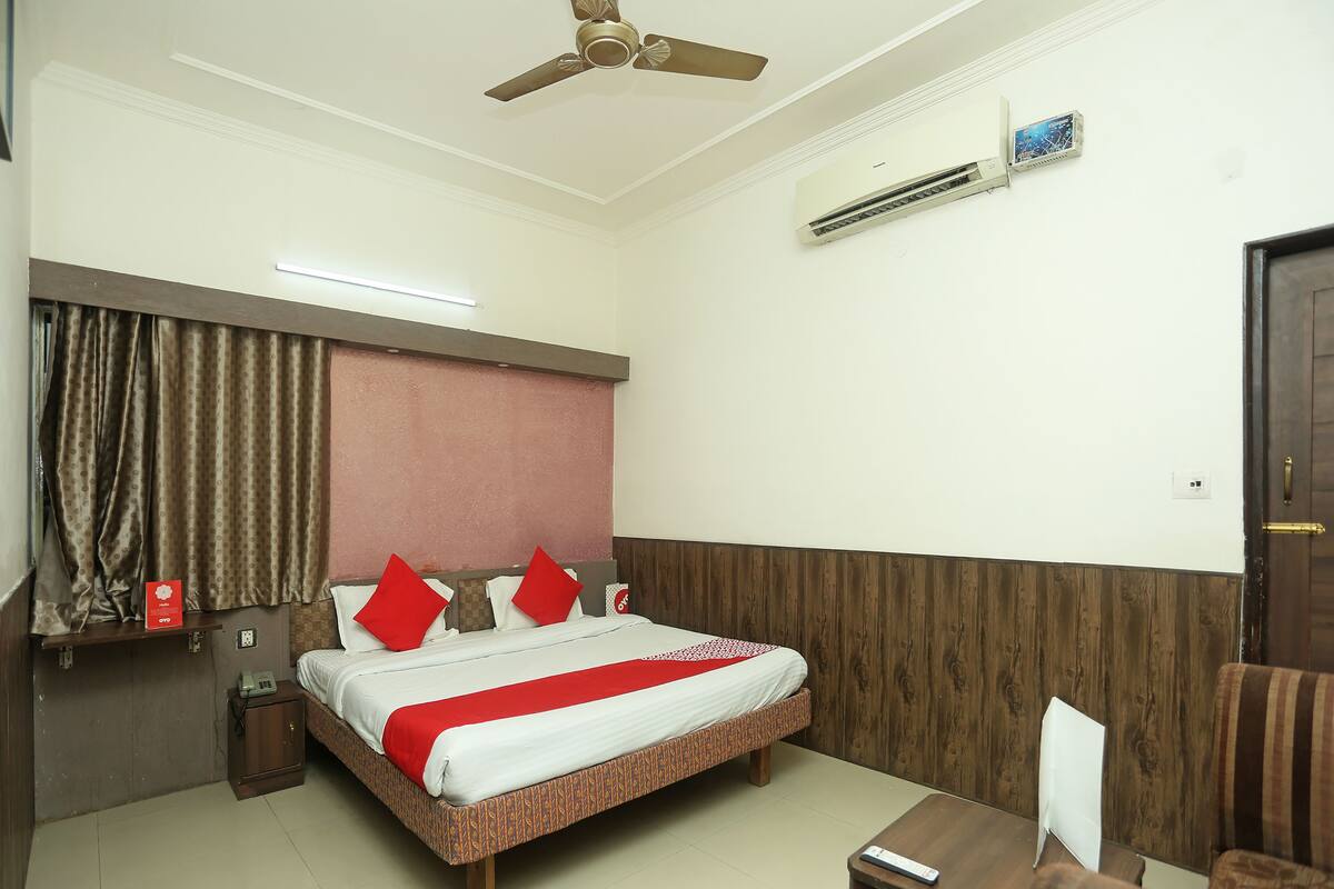 Quarto casal ou duplo luxo, 1 cama King | Wi-Fi de cortesia