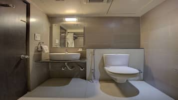 Deluxe Double or Twin Room, 1 Queen Bed | Bathroom | Free toiletries, towels