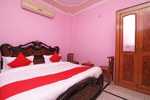 Standard Double Room | Free WiFi, bed sheets - OYO 26906 Hotel Tarang (Faridabad)