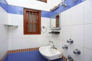 Double or Twin Room | Bathroom