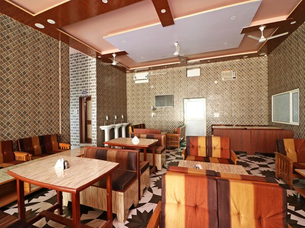 Restaurant - OYO 22646 Jyoti Hotel (Rewari)