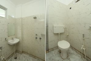 Deluxe Double or Twin Room, 1 Queen Bed | Bathroom