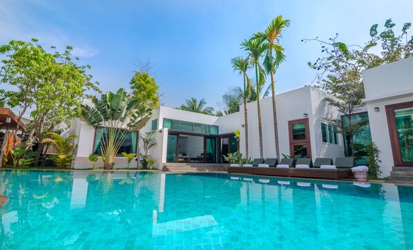 Outdoor pool - Draco Residence (Siem Reap)