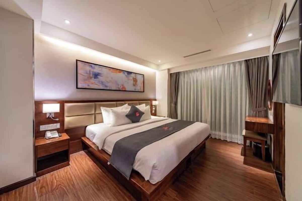 Minibar, in-room safe, desk, blackout curtains