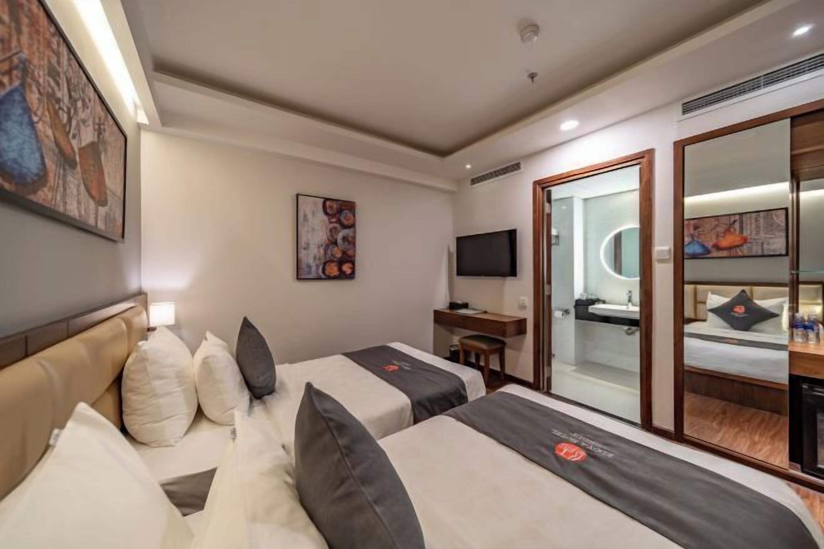 迷你吧、客房內保險箱、書桌、遮光布/窗簾