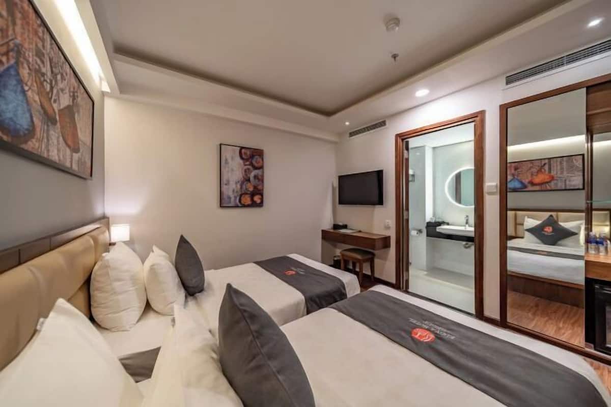 Minibar, in-room safe, desk, blackout curtains