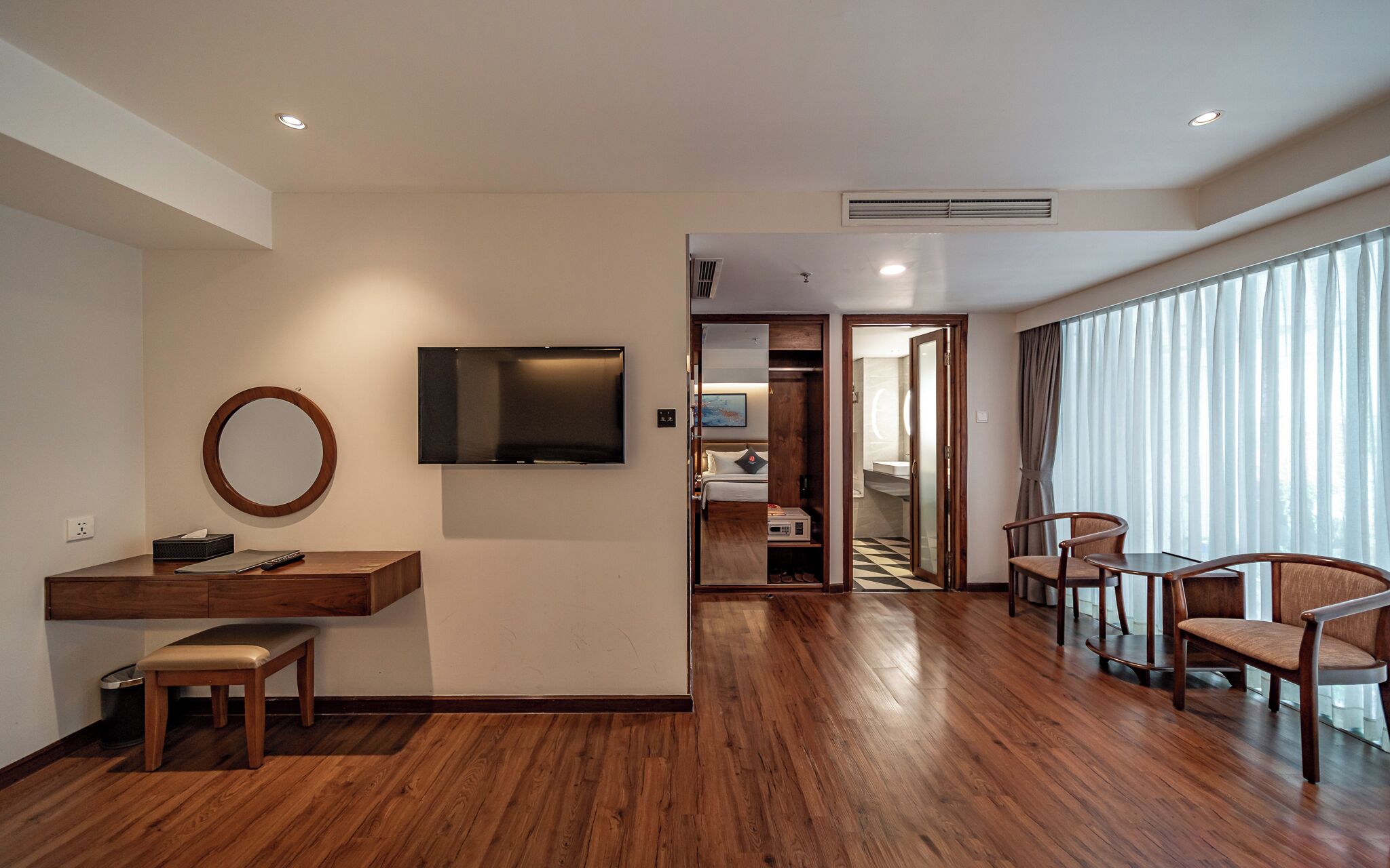 family room | minibar, in-room safe, desk, blackout curtains