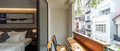 Deluxe Room (Bathtub/Shower) | Terrace/patio