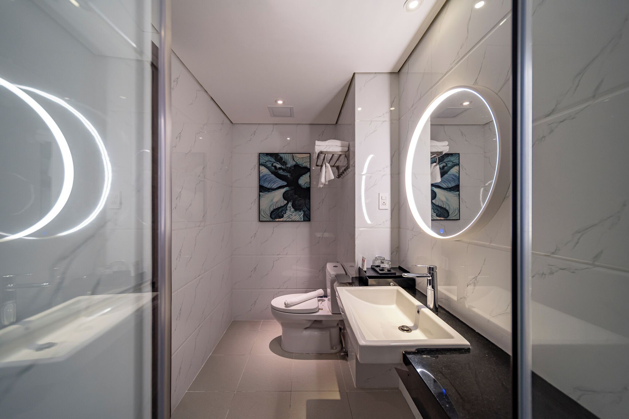 standard double or twin room, non smoking, no windows | bathroom | free toiletries, hair dryer, bathrobes, slippers