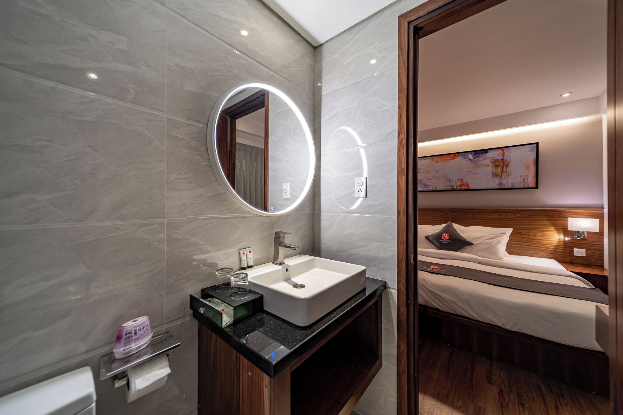 superior double or twin room (floor to ceiling window) | bathroom | free toiletries, hair dryer, bathrobes, slippers