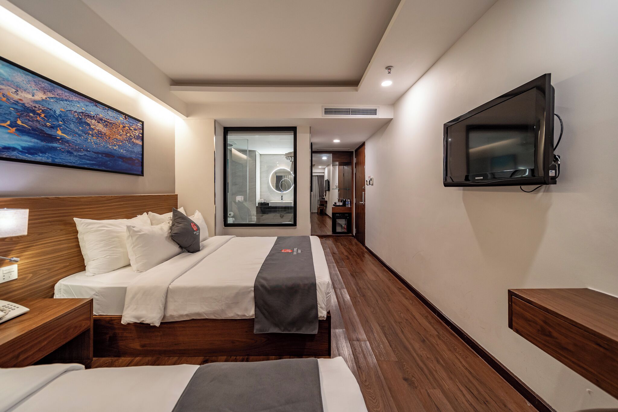 pre-deluxe room | minibar, in-room safe, desk, blackout curtains