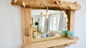 Unclassified image, 3 of 21, button - Crab Shack - Luxury Duplex Apartment (Teignmouth)