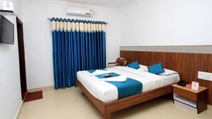 Deluxe Quadruple Room, Multiple Beds, Non Smoking, Hill View | Premium bedding, desk, iron/ironing board (on request), bed sheets - New Kandy Residence (Kandy)