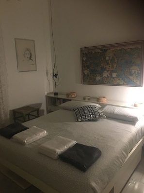 3 slaapkamers, een strijkplank/strijkijzer, gratis wifi, beddengoed