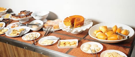 Free daily continental breakfast