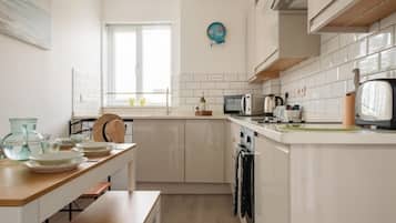 Departamento, para no fumadores | Cocina privada | Microondas, horno, parrilla de estufa y lavavajillas