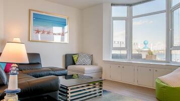 Quayside Modern Apartment | Living area | Flat-screen TV