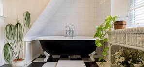 The Birches-Large Luxurious Villa | Bathroom