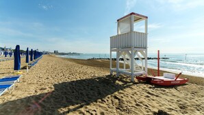 Platja a a prop i pesca 