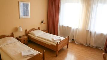 Schreibtisch, kostenloses WLAN, Bettwäsche