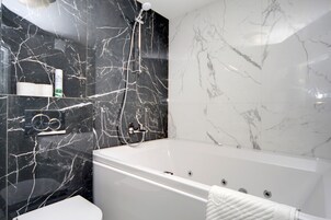 Stüdyo, Sıcak Su Küveti | Jakuzi