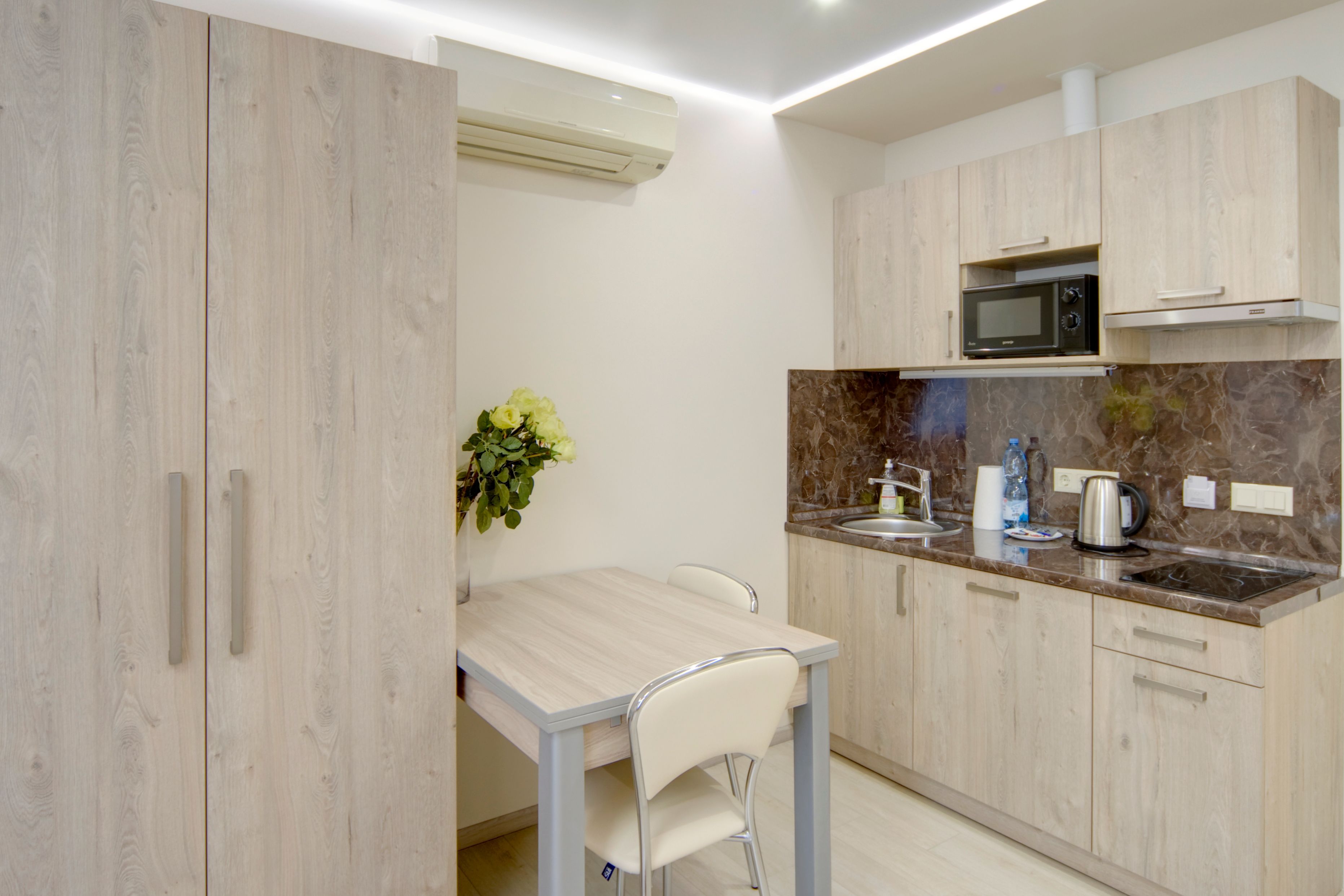 Studio, Jetted Tub | In-room safe, iron/ironing board, free cribs/infant beds, free WiFi