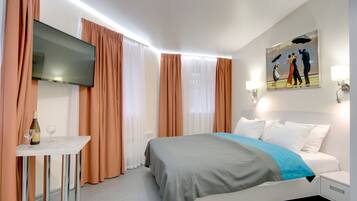 Studio | In-room safe, iron/ironing board, free cribs/infant beds, free WiFi