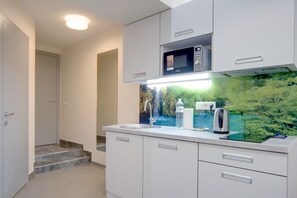 Studio, Jetted Tub | Private kitchenette