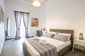 Zimmersafe, Schreibtisch, schallisolierte Zimmer, Bügeleisen/Bügelbrett