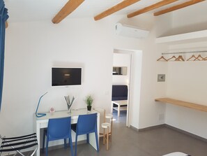 Elite Suite, Terrace | Television - B&B Cala Peppa (Palermo)