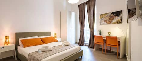 Caja de seguridad en la habitación y escritorio