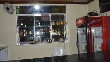 Bar (trong khuôn viên)