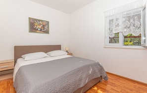 1 bedroom, free WiFi, bed sheets