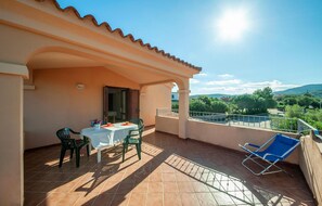 Outdoor dining - Gorgeous apartment in San Teodoro OT (San Teodoro OT)