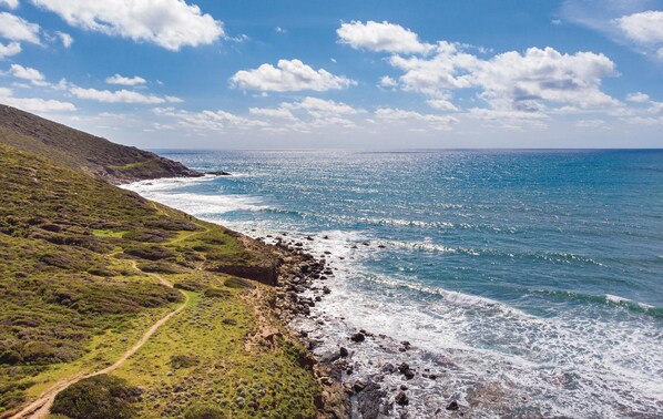 Una spiaggia nelle vicinanze