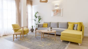 Royal Apartment | 客廳 | 智慧型電視