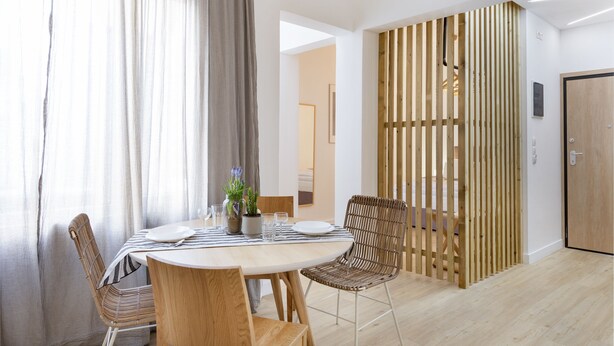 Leilighet – deluxe, 1 queensize-seng med sovesofa, ikke-røyk | Spiseområde på rommet