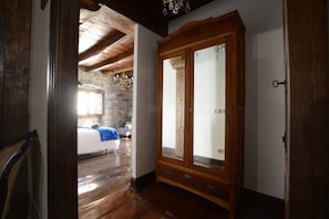 Double Room, 1 Queen Bed | Blackout drapes, free WiFi, bed sheets, wheelchair access