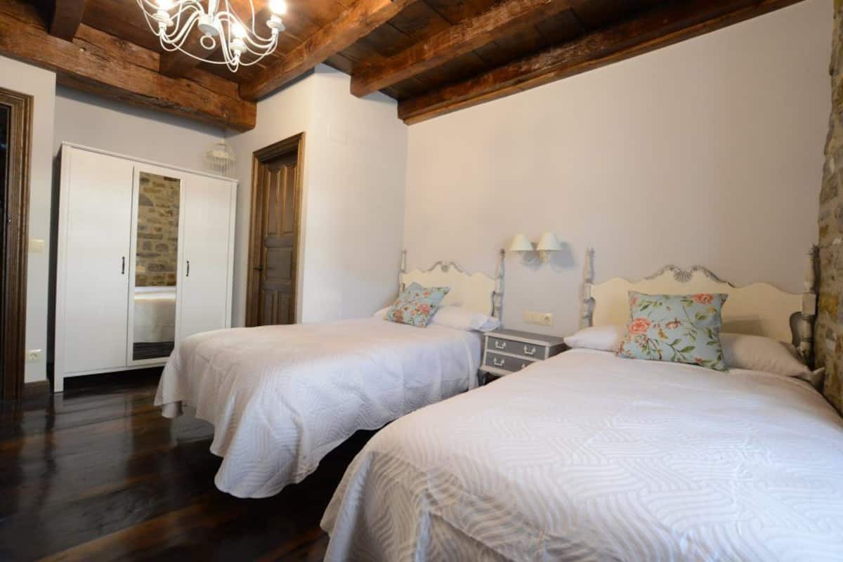 Double Room, 2 Twin Beds | Blackout drapes, free WiFi, bed sheets, wheelchair access