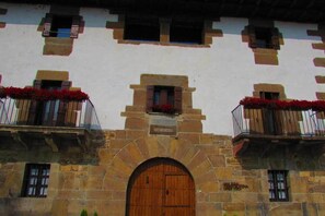 Property entrance - Casa Rural Txantxorena (Esteribar)