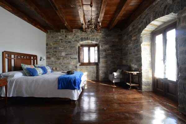 Double Room, 1 Queen Bed | Blackout curtains, free WiFi, bed sheets, wheelchair access - Casa Rural Txantxorena (Esteribar)
