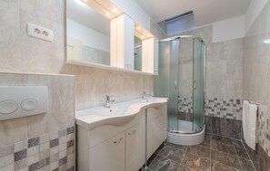 Shower - Stunning home in Citluk (Citluk)