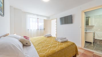 4 Schlafzimmer, Zimmersafe, Reisekinderbett, Bettwäsche