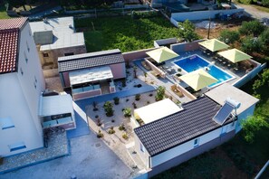 2 outdoor pools - Apartments Julijana (Privlaka)