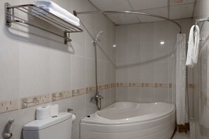 Designer toiletries, hair dryer, slippers, bidet - The One Hotel Ben Thanh (Ho Chi Minh City)