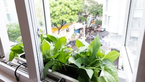 ห้องพรีเมียมดับเบิล | เครื่องนอนระดับพรีเมียม, เตียงเมมโมรีโฟม, มินิบาร์ฟรีบางอย่าง