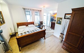 Apartment (30/11a) | Iron/ironing board, free WiFi, bed sheets