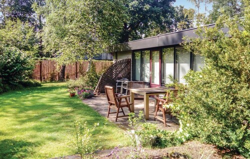 Lovely home in Reutum with WiFi